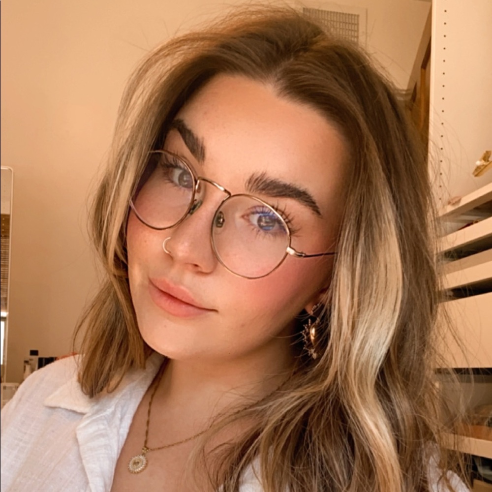 Meet your Posher, Chloe